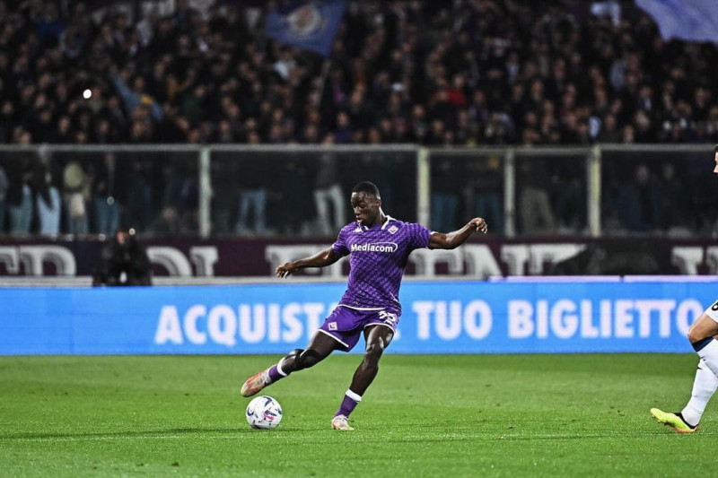 Tottenham Hotspur Incar Bek Berbakat Fiorentina Michael Kayode